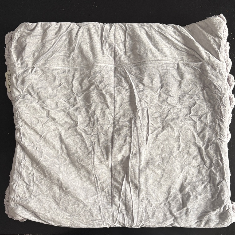 🪷NWOT Grey Chunky Knit Pillow Cover, 18" X 18" - Picture 3 of 4